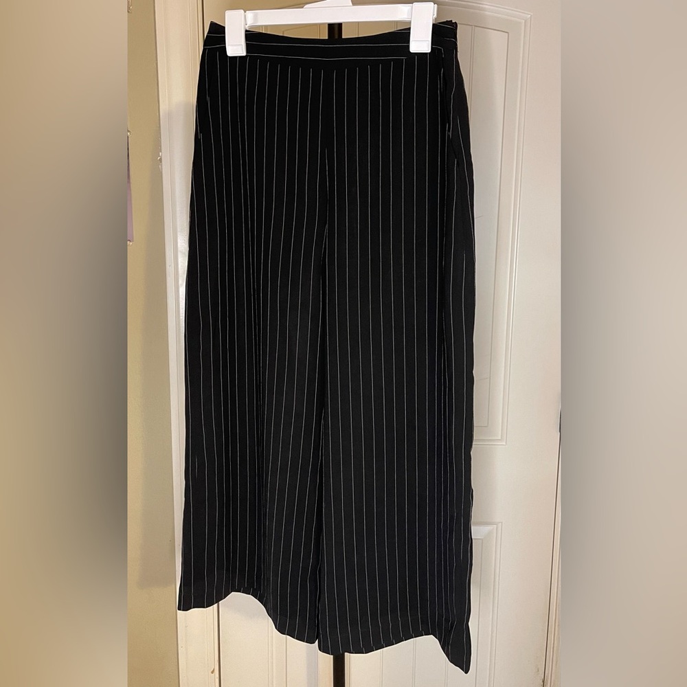 Dress Forum Black and White Pin Striped Trousers. High Waist, Wide Leg. NWT